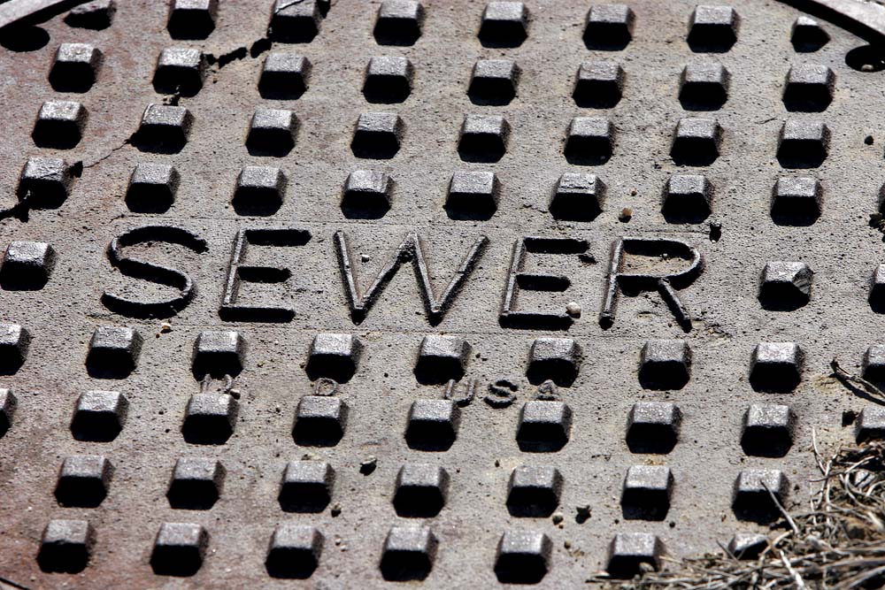 Manhole_cover_sewer_closeup